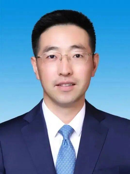 孙道寻当选苏州市吴江区区长<strong></p>
<p>海螺股票600585</strong>，曾任“全国经济最强镇”党委书记