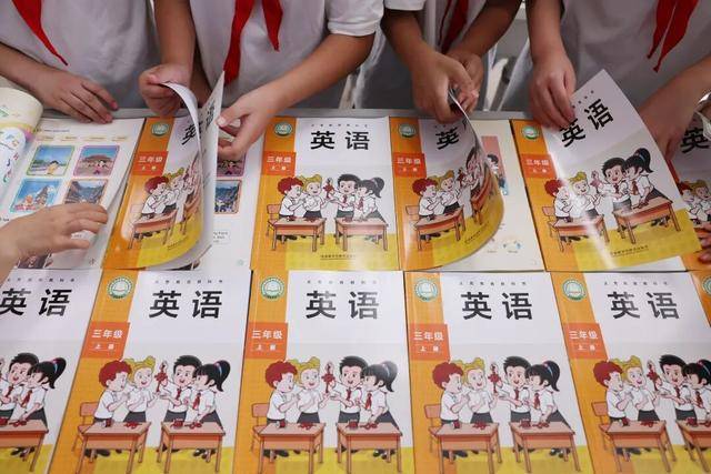 新版英语教材“难出圈”<strong></p>
<p>海螺股票600585</strong>？三大出版社回应