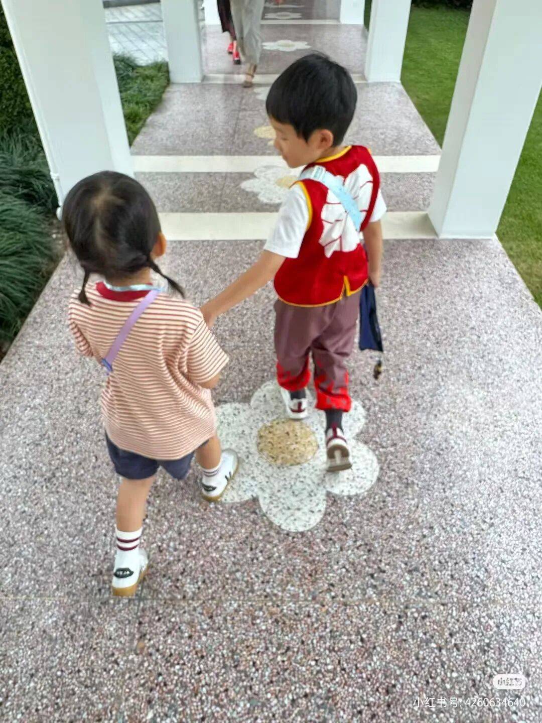 许昕从新疆赶回上海<strong></p>
<p>601985股票行情</strong>，今天送儿子女儿开学：老妹儿幼儿园第一天！