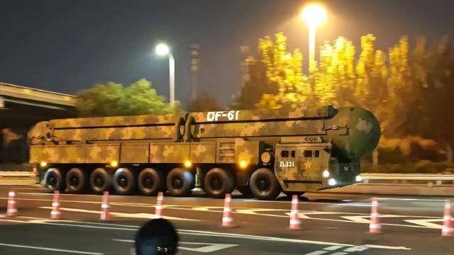 “51”被跳过<strong></p>
<p>飞利信 股票</strong>，东风-61直接登场，比东风-41打的更远、威慑力更强