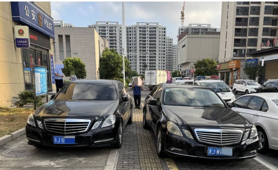 浙江街头惊现两辆“一模一样”的车！民警一查<strong></p>
<p>飞利信 股票</strong>，不简单，当场扣车