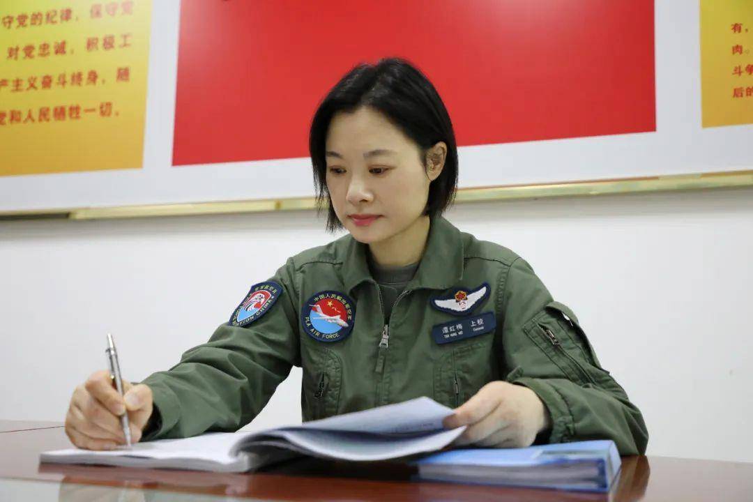 阅兵最帅女机长<strong></p>
<p>飞利信 股票</strong>，是她！