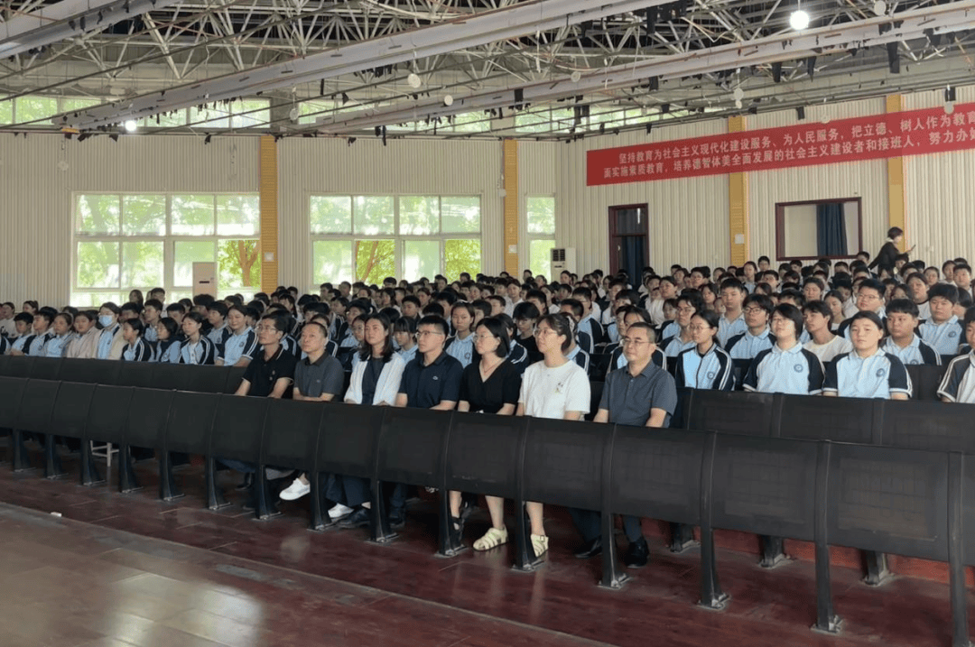 洛龙区开学第一堂法治课开讲啦<strong></p>
<p>飞利信 股票</strong>！