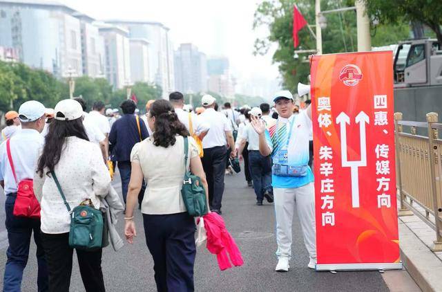4万余名观礼人员50分钟内快速疏散<strong></p>
<p>飞利信 股票</strong>，参加招待会的嘉宾半小时内完成转场