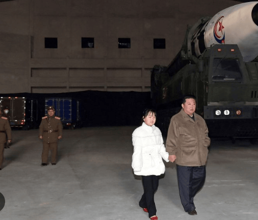 金正恩女儿首登国际舞台<strong></p>
<p>国泰君安股票</strong>，引爆接班传闻！英国首相被架空，工党内斗成全武行…