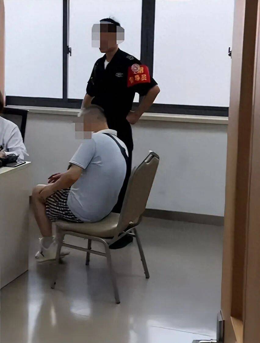 网友称在上海同济医院就诊<strong></p>
<p>a股票</strong>，遇保安带患者强行插队！皮肤科：已关注到相关视频，将了解情况