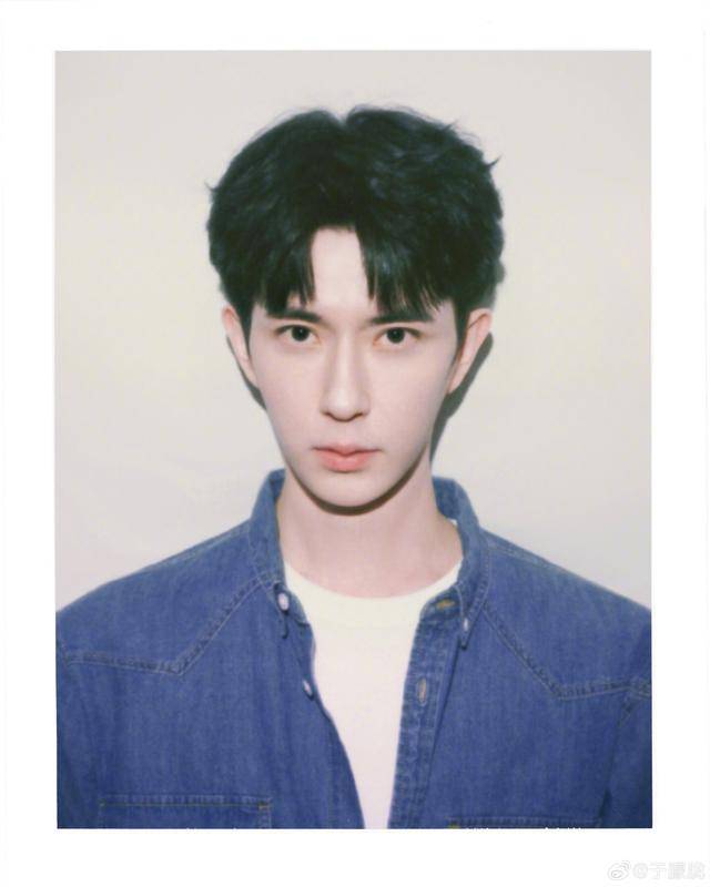 37岁男演员于朦胧被传坠楼<strong></p>
<p>股票行情图</strong>，7月刚注销工作室，警方回应