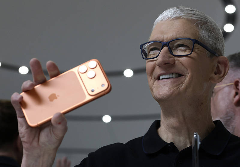 iPhone 17只是开始！苹果将陆续推出10款新品<strong></p>
<p>新疆股票</strong>，首款无显示屏智能眼镜也将亮相