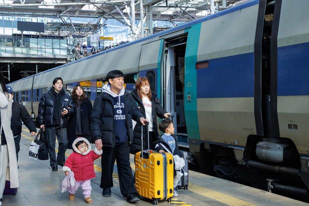 韩国人口萎缩<strong></p>
<p>新疆股票</strong>，中小学班级人数为何不减反增?