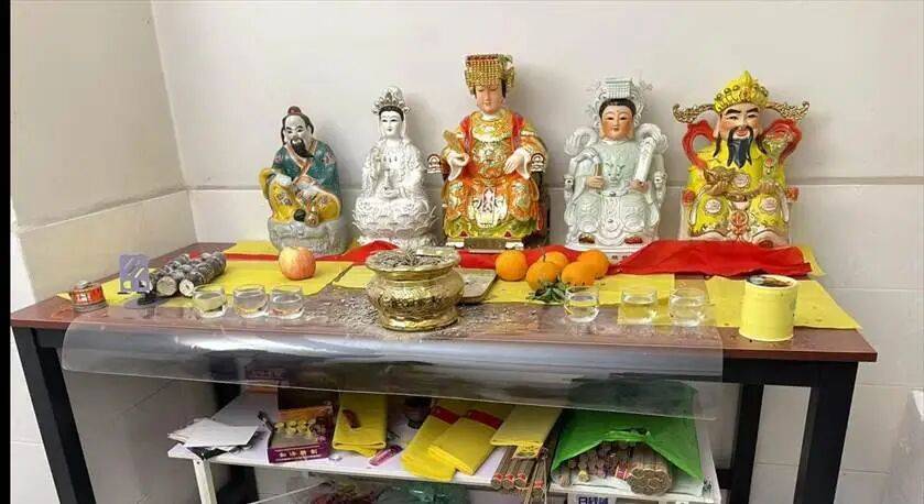 男子自称“玉皇大帝”<strong></p>
<p>新疆股票</strong>，奸淫妇女10人，敛财超500万元