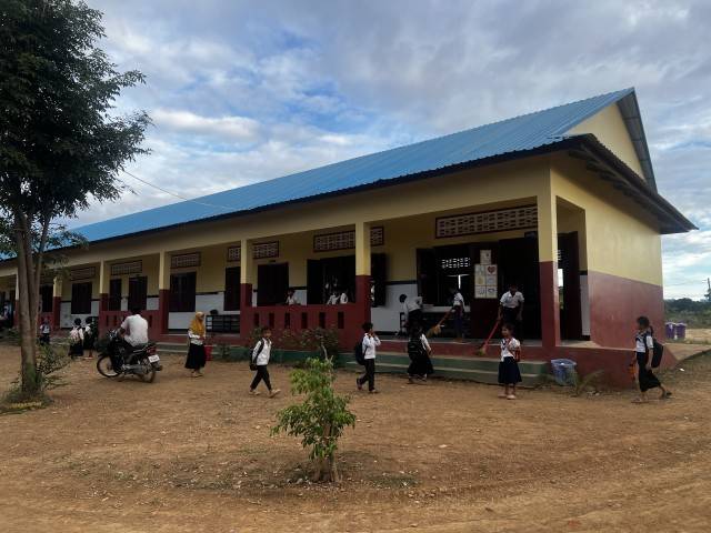 中国扶贫经验助力柬埔寨水电移民开启新生活