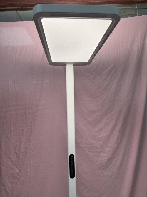 雷士照明护眼灯怎么样<strong></p>
<p>雷士照明股票</strong>？书客、雷士、柏曼护眼大路灯实测PK对决