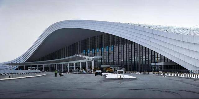 雷士照明点亮40+机场<strong></p>
<p>雷士照明股票</strong>，见证中国民航迎光腾飞